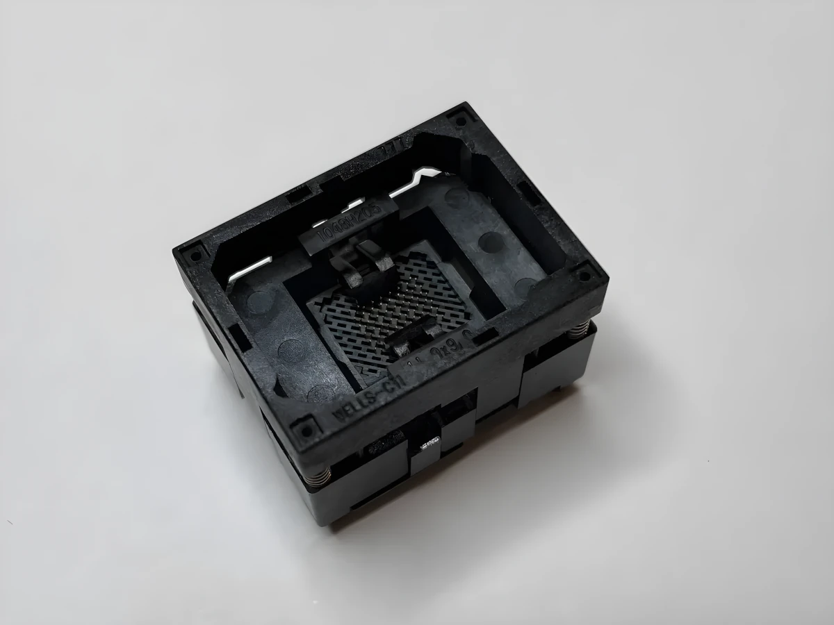 Image of 777E1048H205 IC socket